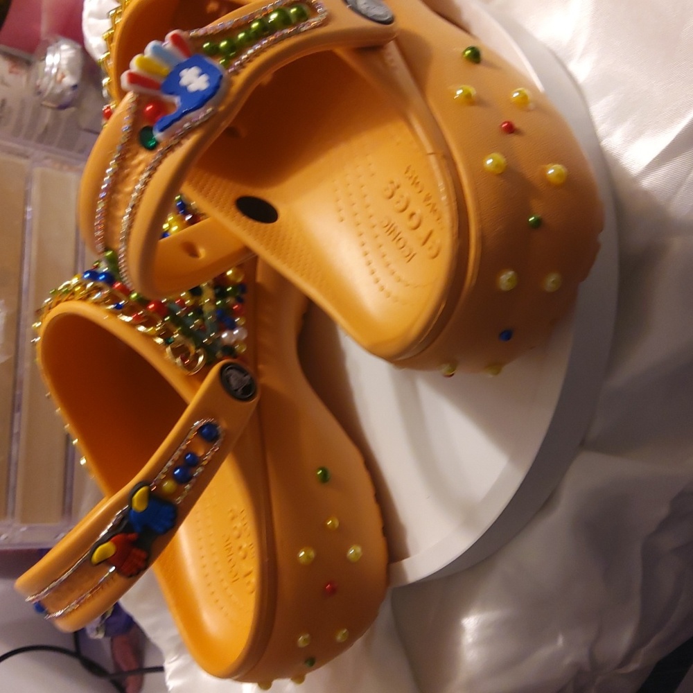 Custom CROCS size 9 AUTISM IMSPIRED NWOT - Picture 5 of 6